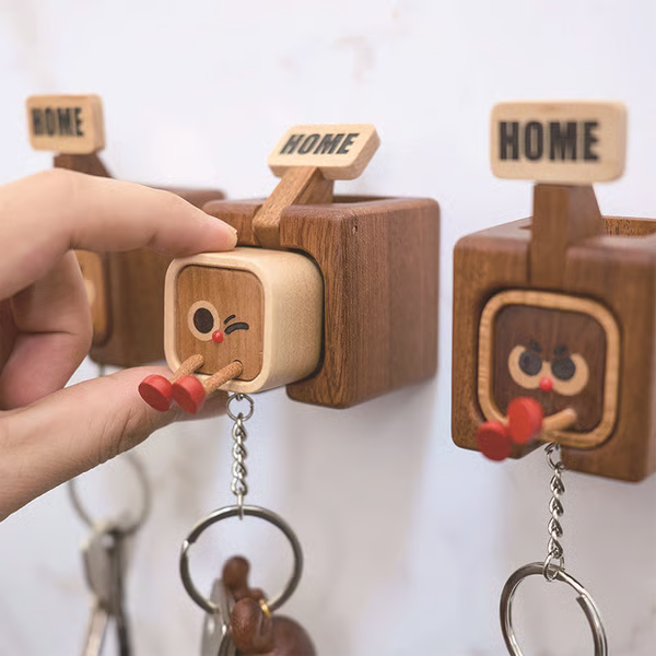 🔥Hot Selling：Creative Wooden Key Hooks with Funny Facial Expressions - Functional & Stylish Key