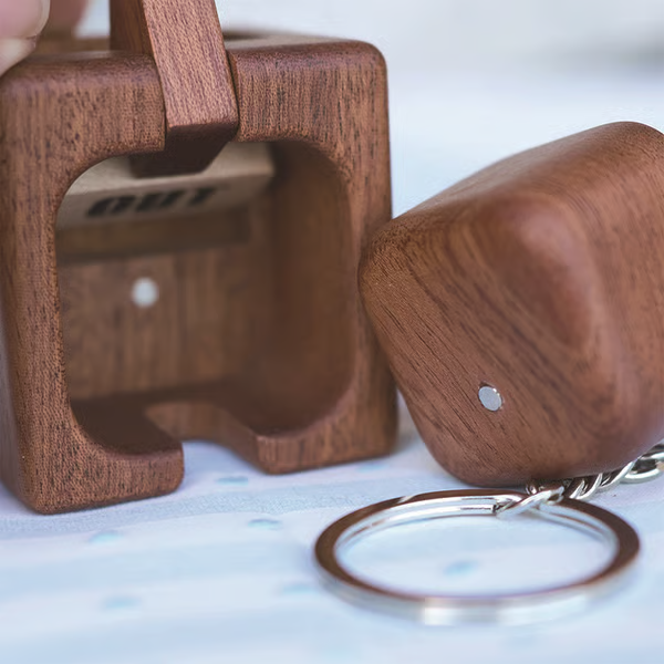 🔥Hot Selling：Creative Wooden Key Hooks with Funny Facial Expressions - Functional & Stylish Key