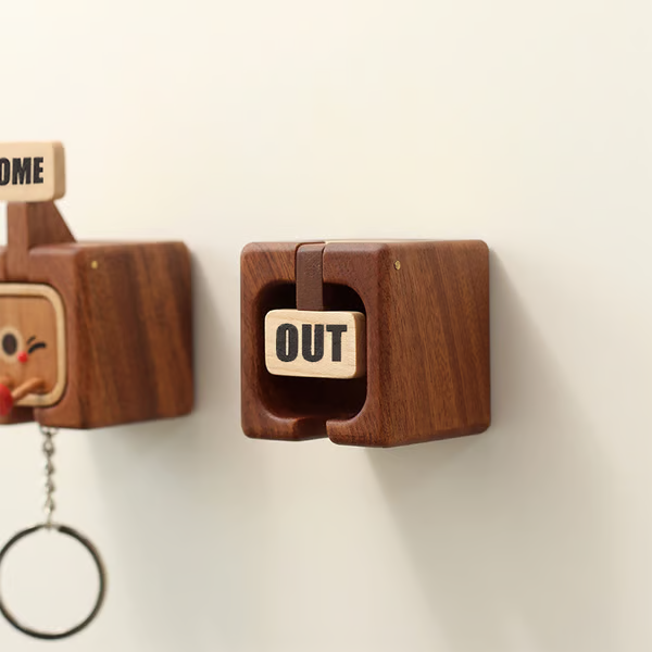 🔥Hot Selling：Creative Wooden Key Hooks with Funny Facial Expressions - Functional & Stylish Key